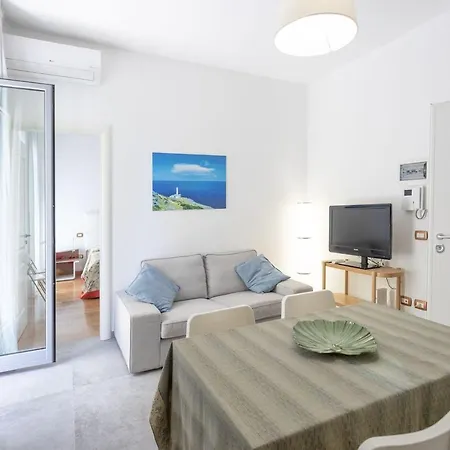 Ferienhaus Bilocale Corso Italia 695 1° Piano Con Balcone